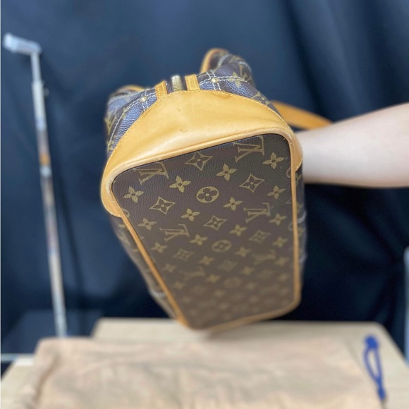 Louis vuitton rare rivetting mono shoulder bag - Picture 5 of 14